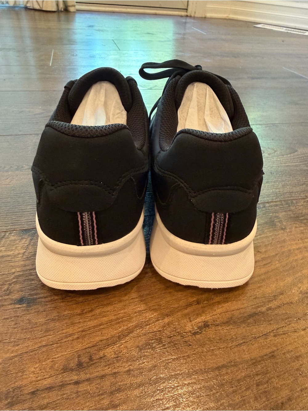 New in box Ryka Black and White confident lace up Women’s Sneakers size 81/2. - Picture 4 of 6